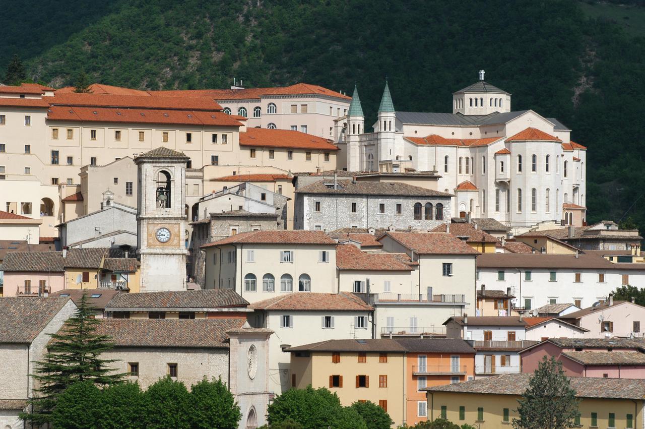 B&B Palazzo Sassatelli Cascia Exterior foto